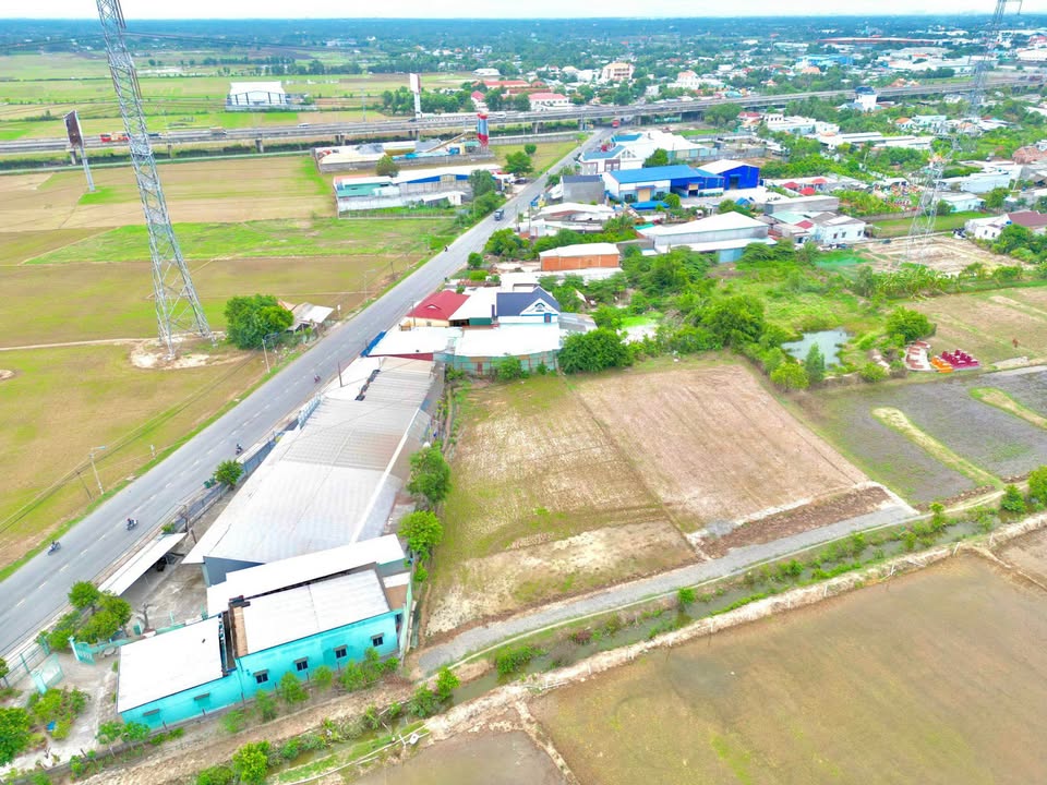 Đất nền Bến Lức Long An 1823m² giá 9.5 tỷ - Vị trí đắc địa cho kinh doanh!