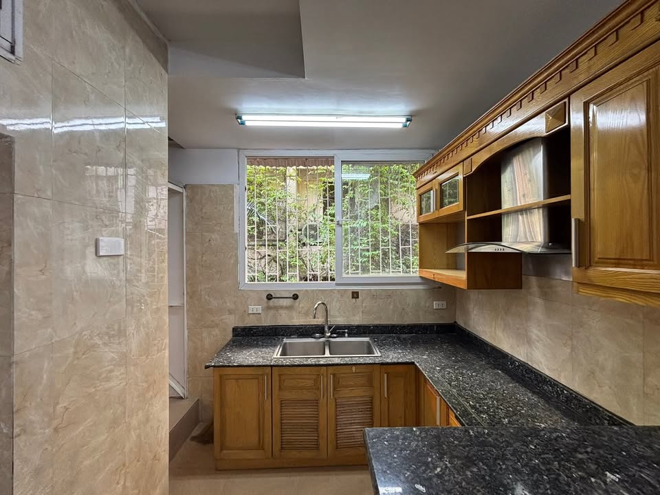 Căn hộ 100m² ngõ 27 Cát Linh, 6.8 tỷ - Chính chủ, ô tô tránh.