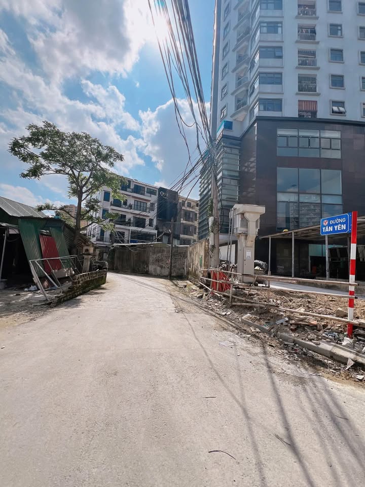 Đất nền mặt đường Tân Yên Vinh 74m² giá 4.05 tỷ - Vị trí trung tâm đắc địa!