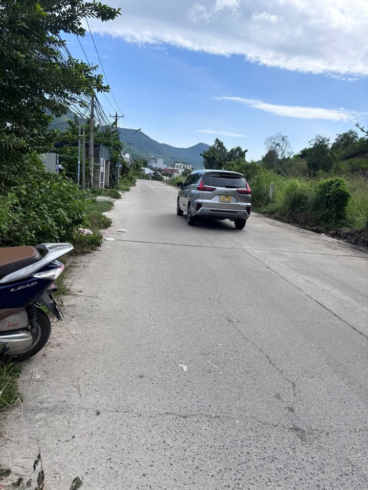 Đất nền mặt tiền đường Nguyễn Tất Thành, Nha Trang 224.9m² giá 4 tỷ - Đầu tư sinh lời ngay!