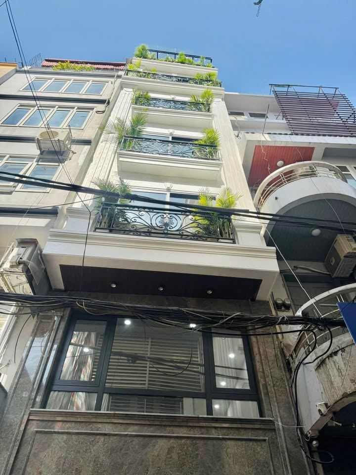 Nhà phố Hoàng Quốc Việt, Cầu Giấy 42m² giá thỏa thuận - Đầu tư sinh lời hấp dẫn!