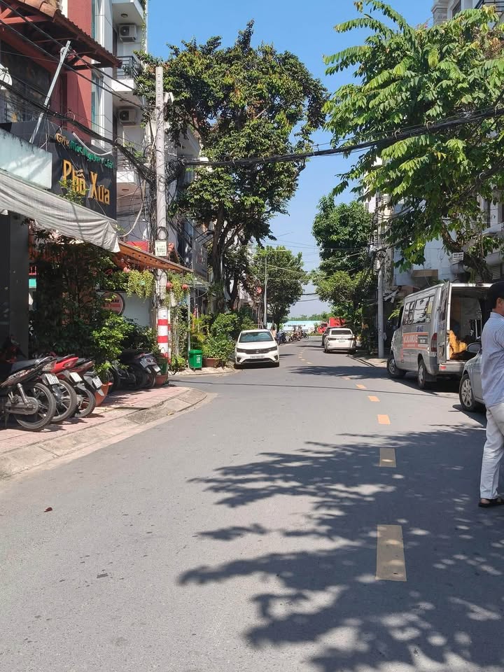 Bán FrontHouse đường Nhất Chi Mai, Tân Bình 141m² giá 26 tỷ - Vị trí đắc địa sát sân bay!