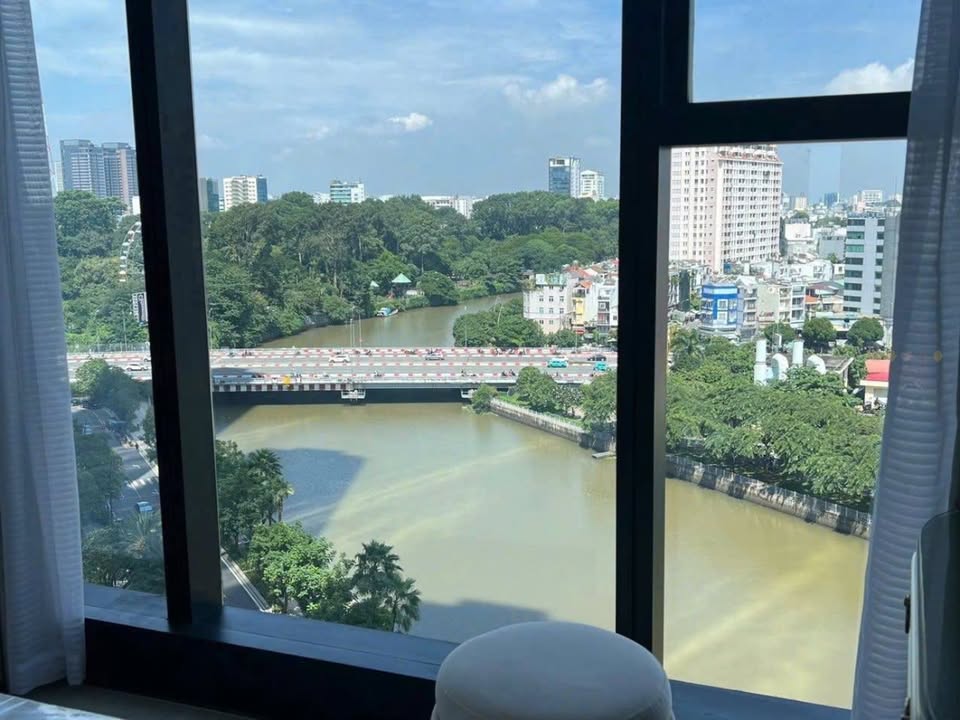 Căn hộ Vinhomes Golden River 100m² giá 21.7 tỷ - Sổ hồng vĩnh viễn, 3PN sang trọng!