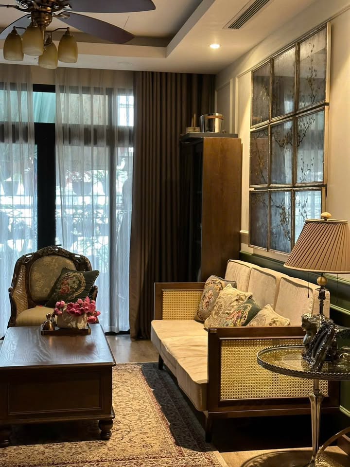 Căn hộ Royal City 186m² giá 20 tỷ - Bán gấp chính chủ, đầy đủ nội thất!