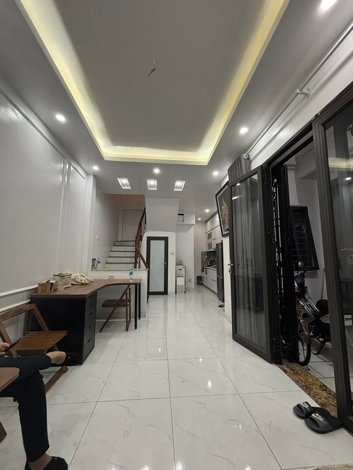 Nhà 5 tầng Bạch Mai 40m² giá 7.95 tỷ - Sổ đỏ chính chủ, khu dân trí cao!