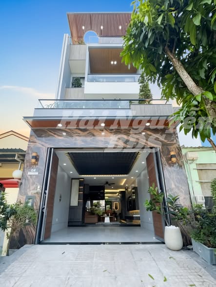 Nhà phố Phú Mỹ 90m² giá 17.9 tỷ - Full nội thất cao cấp với thang máy!