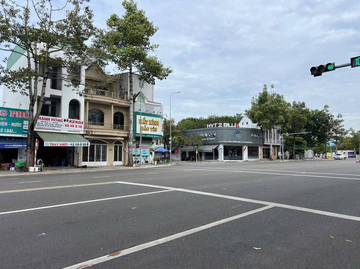 Cho thuê góc 2 mặt tiền Hùng Vương, Bà Rịa 120m² - Khu kinh doanh sầm uất!