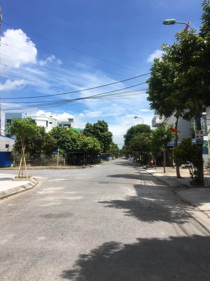 Lô đất mặt đường Trần Duệ Tông, 112m² giá 4 tỷ - Kinh doanh sầm uất!