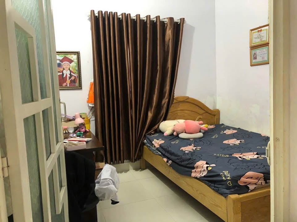 Nhà hẻm xe máy đường Nguyễn Sinh Sắc, Quang Trung, 190m² - Giá chỉ 1.05 tỷ!