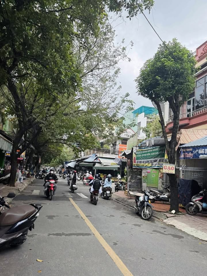 Nhà cấp 4 gác lững Đặng Dung, 75m² giá 5.99 tỷ - Kinh doanh sầm uất bên chợ Hoà Khánh!