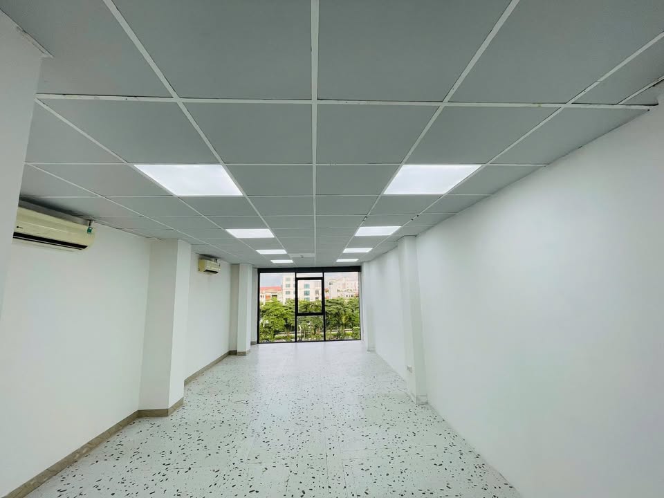Văn phòng cho thuê tại Tòa Nguyễn Đình Hoàn, Cầu Giấy 60m² giá 10.5 triệu - Tiện nghi đầy đủ!