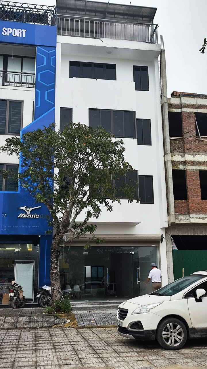 Nhà 4 tầng cho thuê tại Vinh 96m² giá 22 triệu - Diện tích rộng, thang máy tiện lợi!