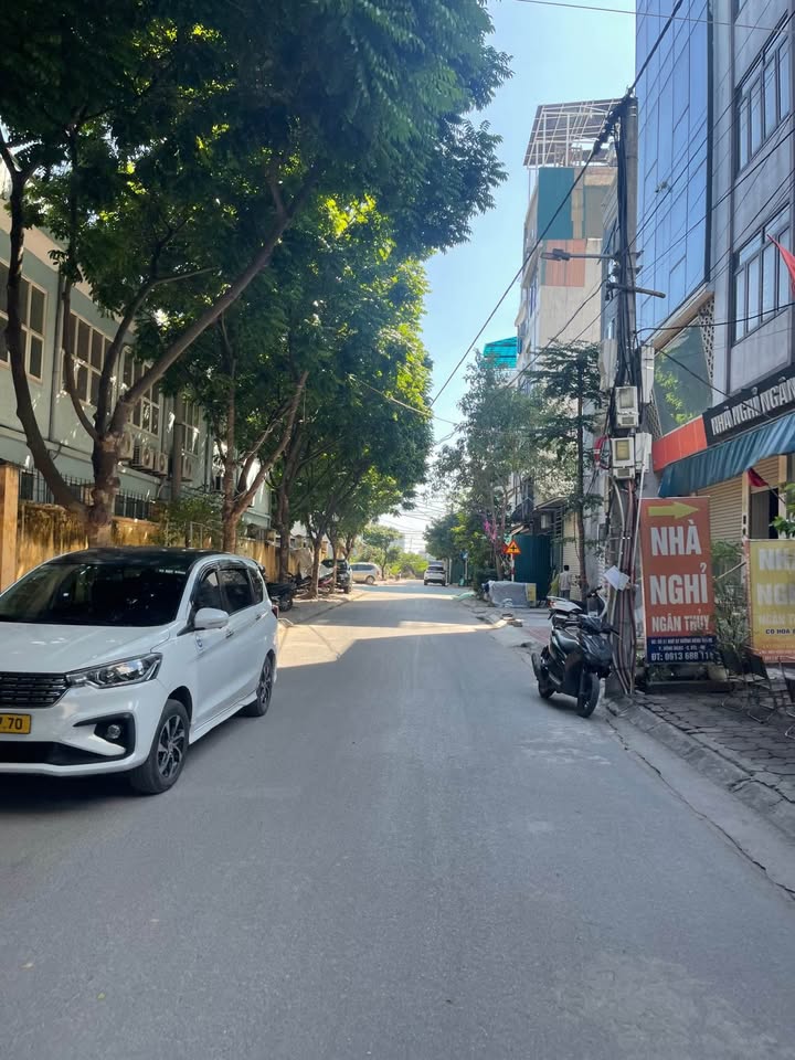 Bán Nhà Nghỉ Đông Ngạc 80m² giá 22 tỷ - Đường 8m có vỉa hè, thang máy hiện đại!