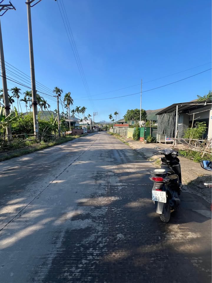 Lô đất mặt đường chính Thanh Sơn, Uông Bí 180m² giá 1.35 tỷ - Đầu tư sinh lời!