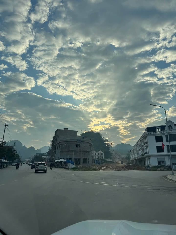 Đất nền góc đường Hoàng Quốc Việt, Sơn La 250m² - Cơ hội đầu tư tuyệt vời!