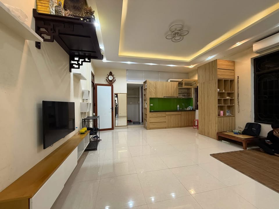 Nhà bán Cổ Nhuế 2, Bắc Từ Liêm 60m² giá 3.3 tỷ - Sổ đỏ chính chủ, ô tô đỗ dưới nhà!