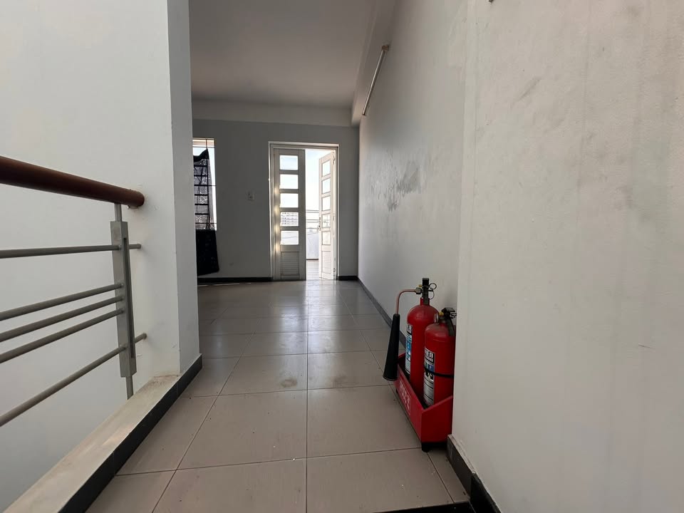 Căn hộ cho thuê nguyên tầng 5 đường Lê Quang Định 60m² giá 3.8 triệu - Gần chợ, tiện lợi di chuyển!