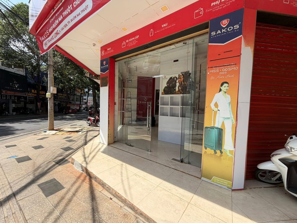 Cho thuê nhà góc 2 mặt tiền Lý Thường Kiệt, Buôn Ma Thuột, 120m² - Không thể bỏ lỡ!