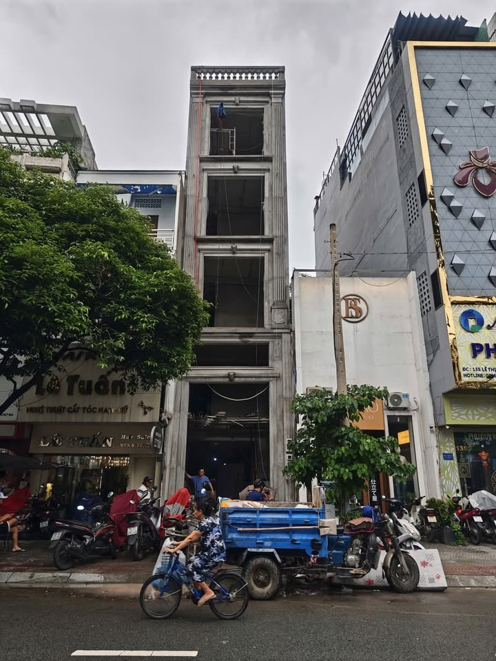 Nhà mặt tiền 131 Lê Thị Riêng, Quận 1 - Diện tích 56m², giá thuê linh hoạt!