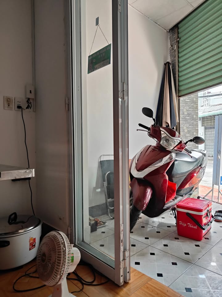 Mặt bằng cho thuê mặt tiền đường 297, Phước Long B, quận 9 - Giá chỉ 6 triệu/tháng!