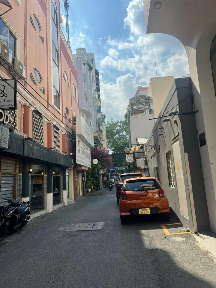 Cho thuê nhà hẻm xe hơi Trần Hưng Đạo, Quận 1 - Diện tích 36m², Thích hợp làm văn phòng hoặc spa!