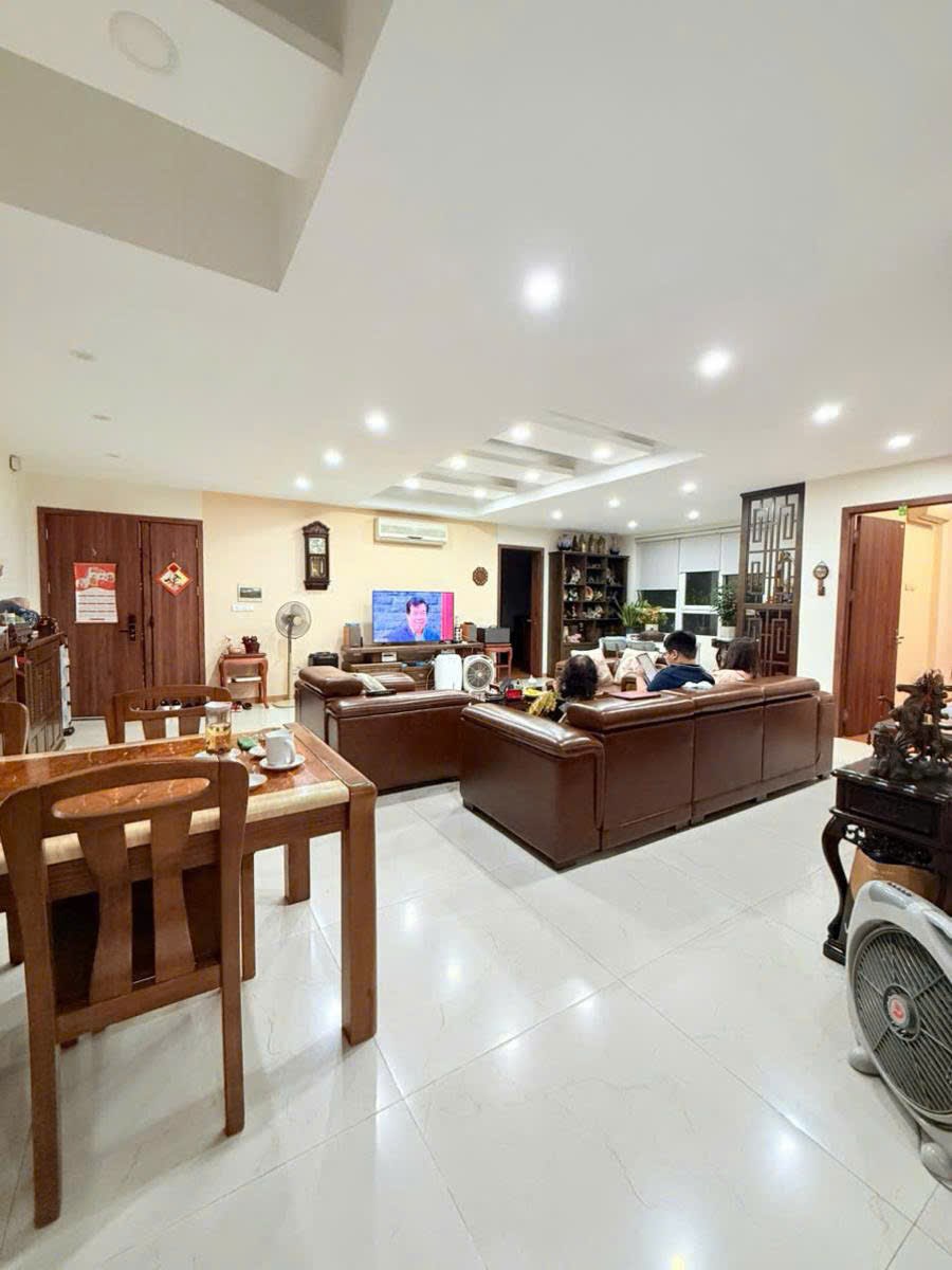 Nhà mặt phố Đốc Ngữ Ba Đình 94m² giá 25 tỷ - Đầu tư sinh lời cao!