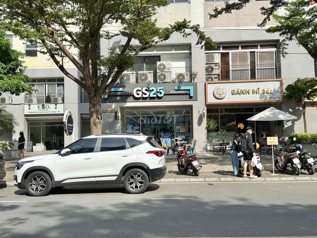 Mặt bằng 150m² góc đường Raymondienne khu Star Hill Phú Mỹ Hưng giá 65 triệu