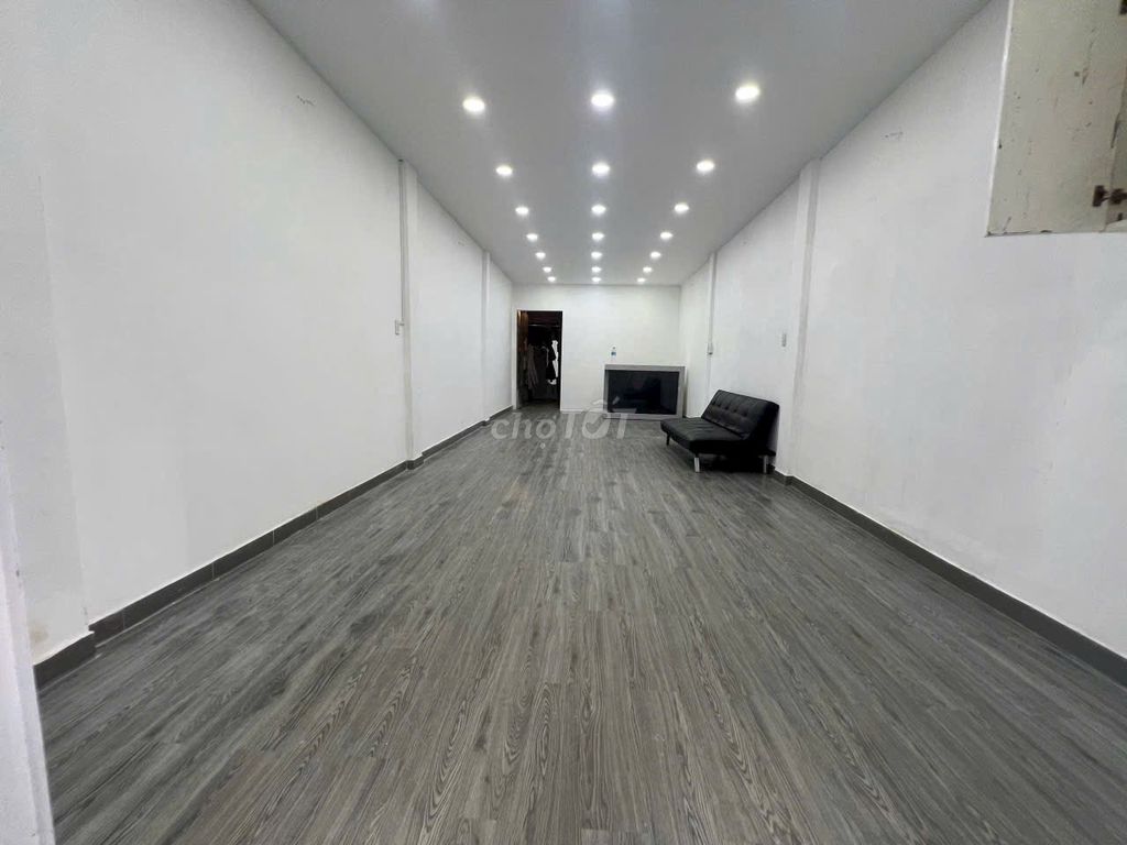 Cho thuê nhà hẻm rộng Trần Hữu Trang, Phú Nhuận 72m² chỉ 18.5 triệu - Kinh doanh ngay!