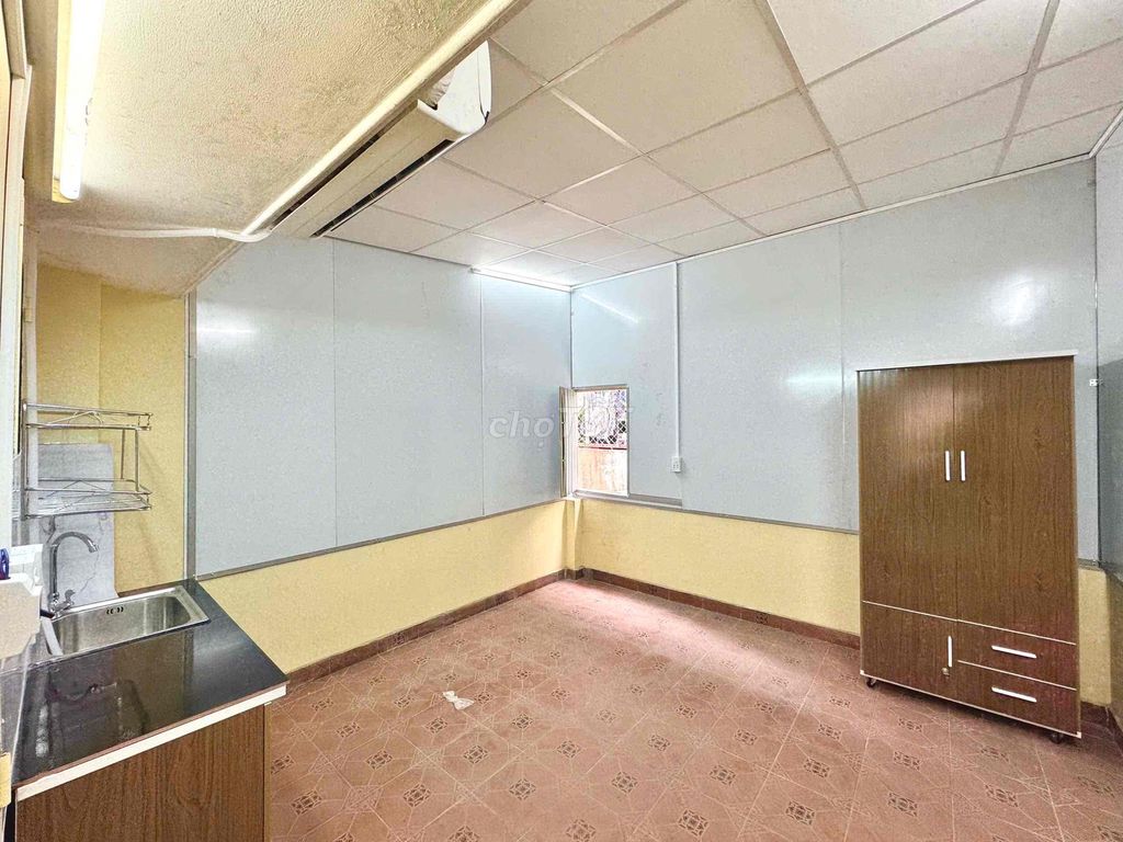 Phòng cho thuê Trần Hưng Đạo B, Quận 5, 20m² chỉ 3,5 triệu - Giờ giấc tự do!