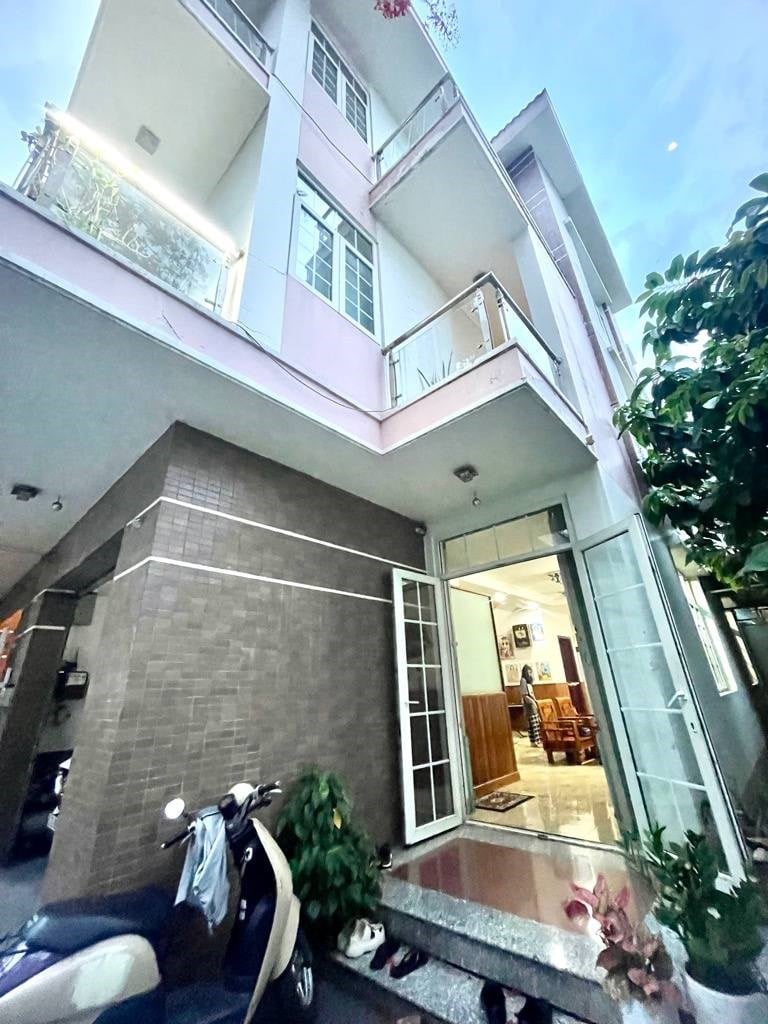 Nhà riêng Phú Hữu Thủ Đức 160m² giá 15.5 tỷ - Khu đáng sống nhất Quận 9!