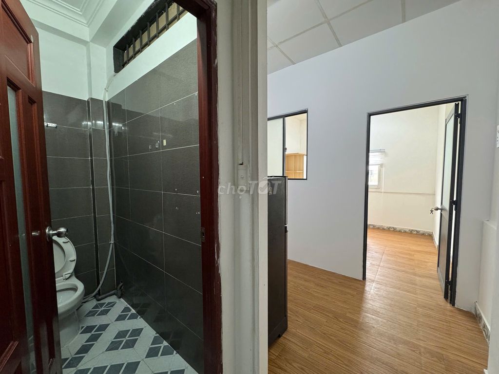 Phòng cho thuê 40m² tại Phú Nhuận - Trang bị nội thất đầy đủ, giá chỉ 5.2 triệu