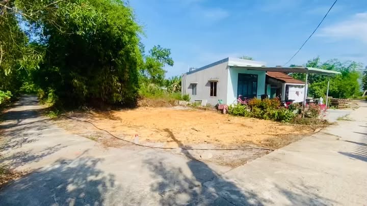 Lô đất góc 2 mặt tiền đường bê tông tại Bình Nguyên, Thăng Bình - Giá chỉ 400 triệu!