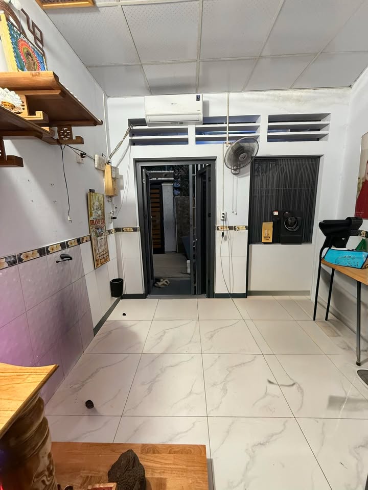 Nhà Phường Phước Long Quận 9 40m² giá 1.55 tỷ - Sổ hồng cá nhân, gần Metro!