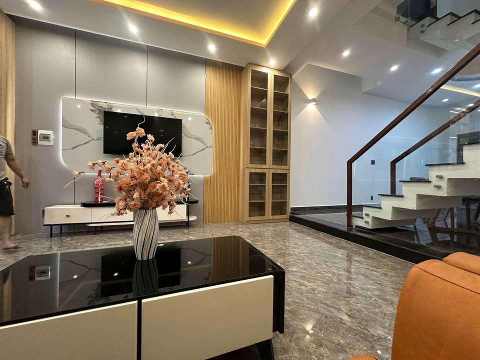 Nhà mặt tiền Tố Hữu 90m² giá 12 tỷ - Thiết kế hiện đại, sẵn sàng vào ở!