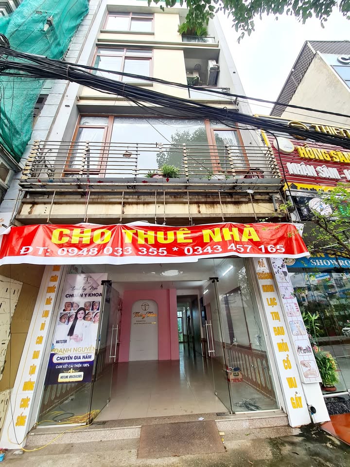 Nhà cho thuê 2 tầng mặt tiền đường Quốc lộ 6 - Vị trí đắc địa tại Chúc Sơn