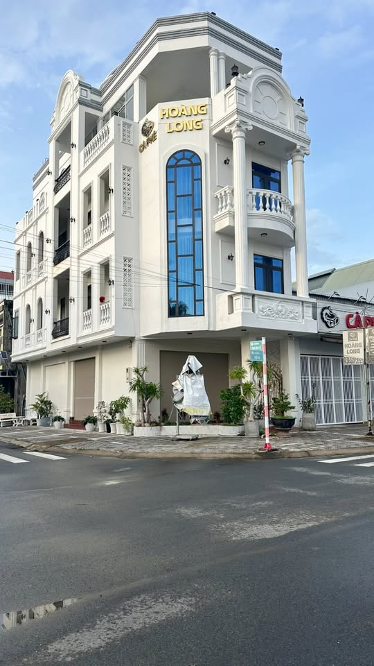 Biệt thự góc 2 mặt tiền đường tại Mỹ Trà, 279m² giá 22 tỷ - Thiết kế cổ điển sang trọng!