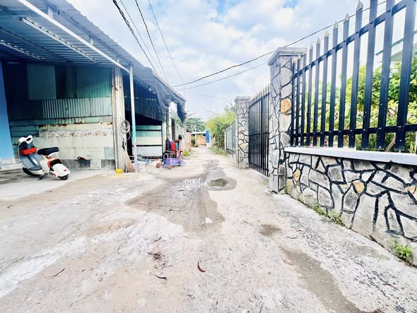 Nhà phố Đức Hòa, Long An 100m² giá 1.65 tỷ - Tiện ích đầy đủ xung quanh!