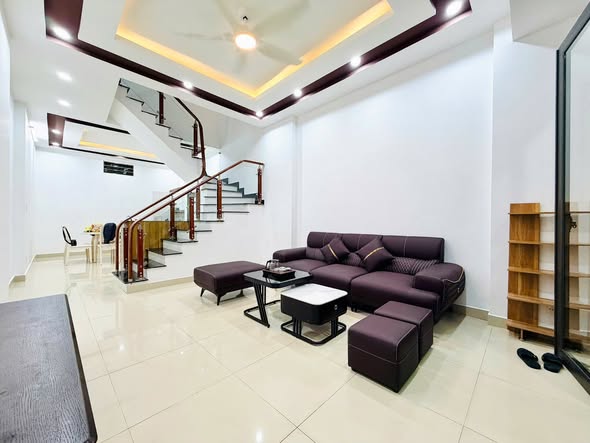 Nhà đẹp Ngô Gia Tự, Cát Bi, 42m² giá 3.25 tỷ - Tiện ích đầy đủ, chính chủ!