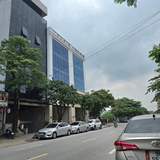 Toà nhà văn phòng mặt đường Đức Diễn 152m² - Giá tốt 77 tỷ cho nhà đầu tư!