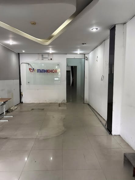 Cho thuê nhà mặt tiền đường Lê Hồng Phong quận 10, 400m² giá 75 triệu - Thiết kế hiện đại, tiện nghi!