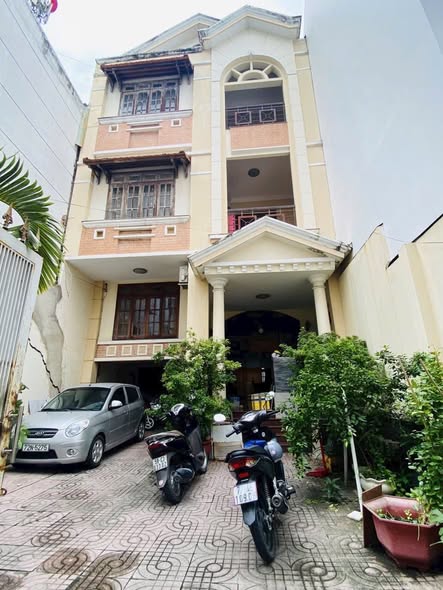 Biệt thự cho thuê quận 7 - Diện tích 240m² giá 70 triệu - Vị trí đắc địa gần Lotte!