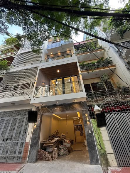 Nhà 5 tầng Hoàng Cầu 74m² giá 27.9 tỷ - Sẵn sàng vào ở với nội thất xịn!