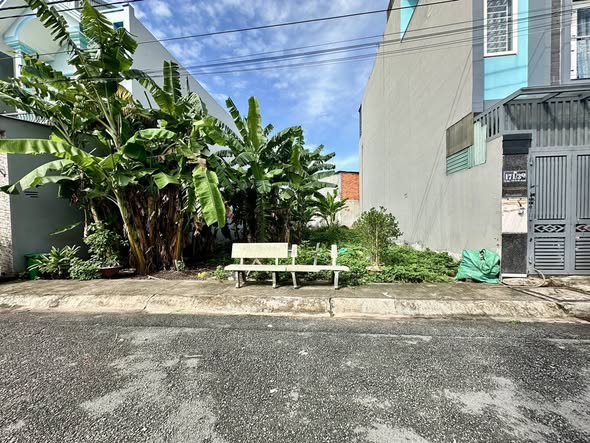 Đất nền Thới Tam Thôn, Hóc Môn 92.7m² giá 3.6 tỷ - Dân trí cao, đường rộng rãi!