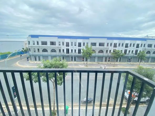 Nhà cho thuê KĐT Cao Cấp Tây Sông Hậu 130m² giá 14 triệu - Thiết kế hiện đại, view đẹp!