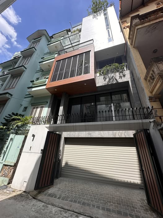 FrontHouse đường Nguyễn Sơn Long Biên 100m² giá 22 tỷ - Kinh doanh vỉa hè thuận lợi!