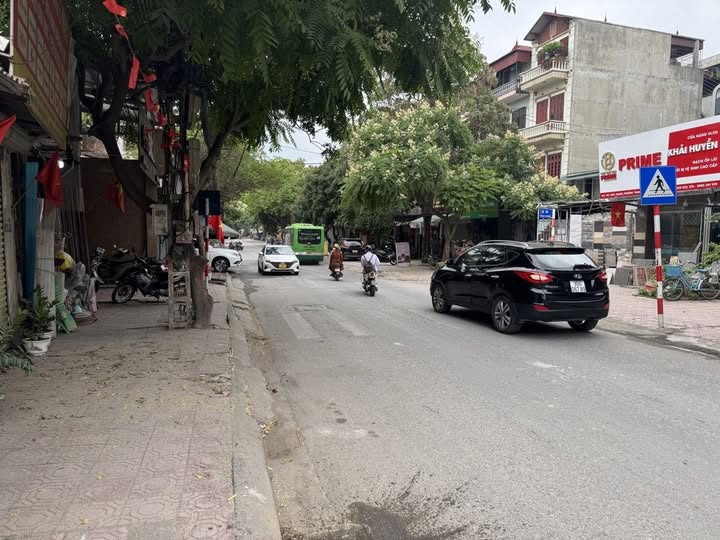 Bán đất mặt phố Đức Giang 106m² giá 23 tỷ - Kinh doanh sầm uất