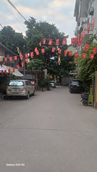 Căn hộ chung cư Văn Cao 106m² giá 8.9 tỷ - Full nội thất, thoáng mát!