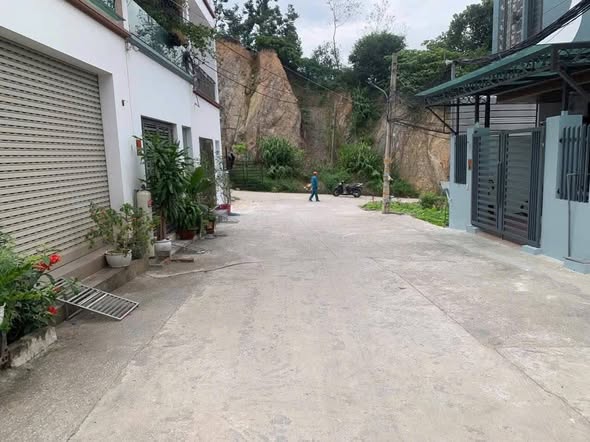 Đất nền khu xóm mới Hà Lầm 80m² giá 2.5 tỷ - Vị trí đắc địa gần chợ và trường học!