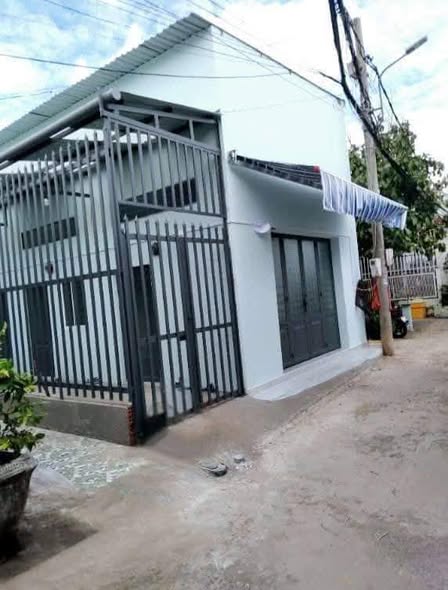 Phòng trọ hẻm 233 Nguyễn Văn Cừ 27m² giá 2.2 triệu - An ninh tốt, máy lạnh miễn phí!