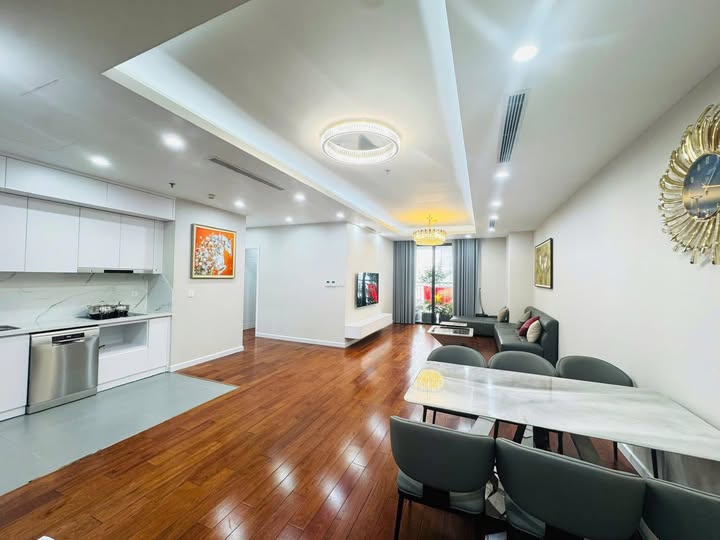 Căn hộ góc Royal City Nguyễn Trãi 155m² giá 2X tỷ - Full nội thất, sẵn sàng ở ngay!